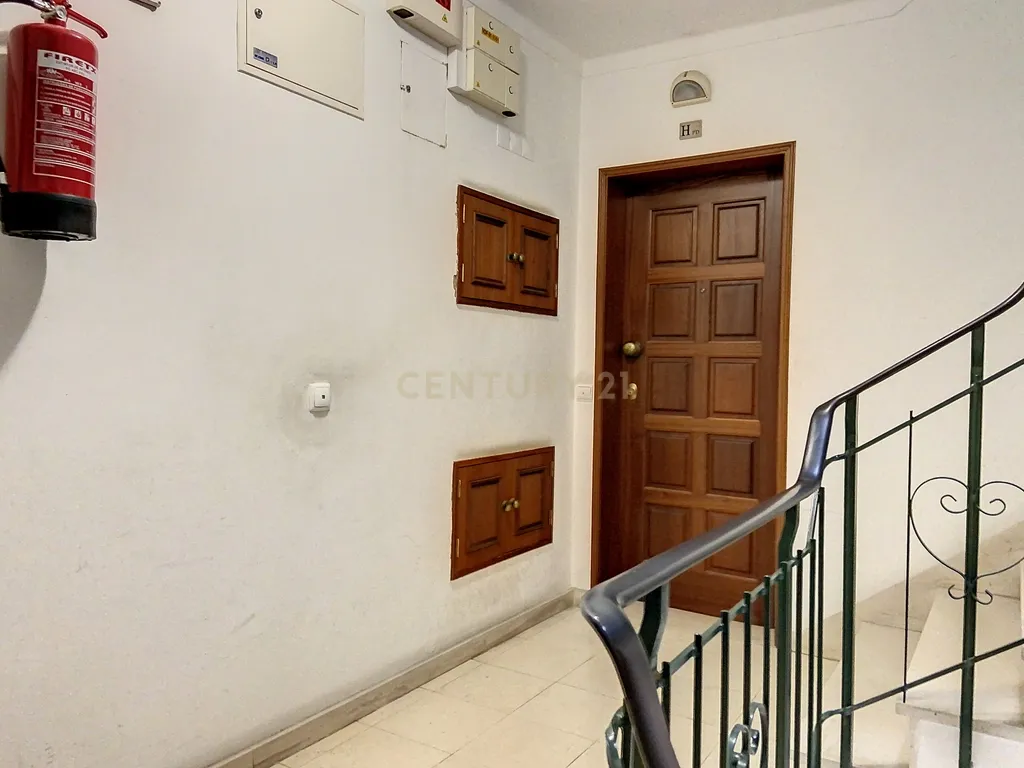 Apartamento T3 com Suite à Venda em Olhão – Bem localizado e com boas áreas - Image 3
