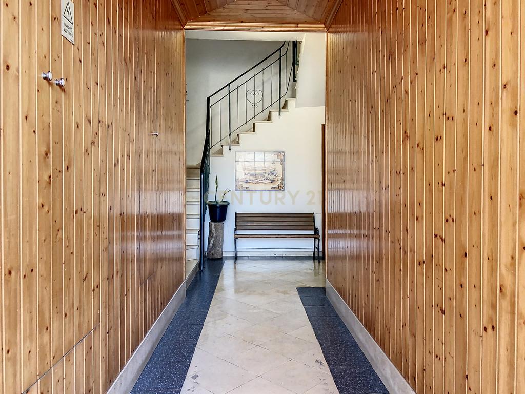 Apartamento T3 com Suite à Venda em Olhão – Bem localizado e com boas áreas - Image 1