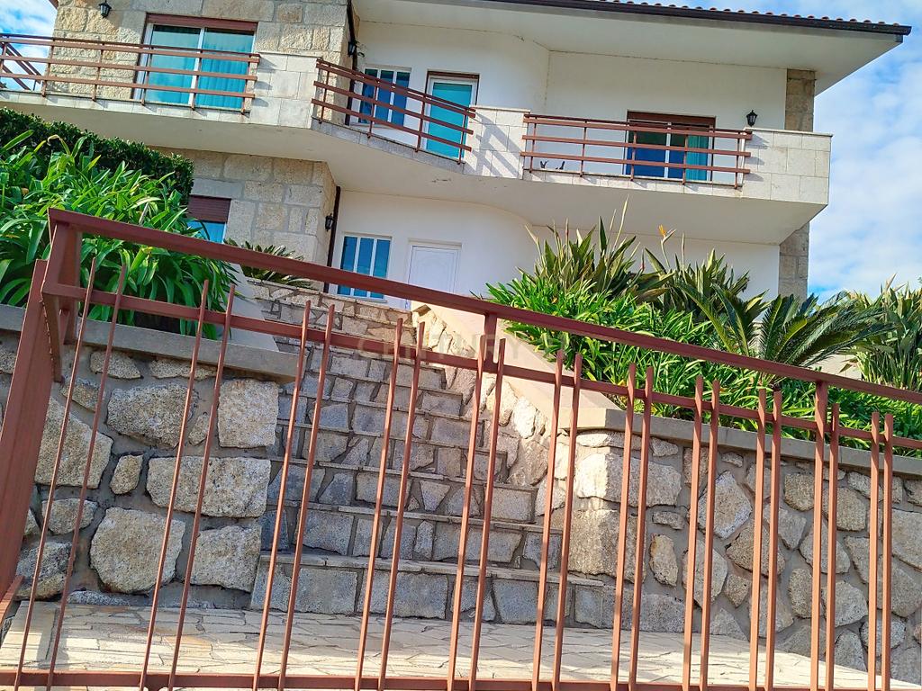 Excelente moradia com 4 quartos  - Image 1