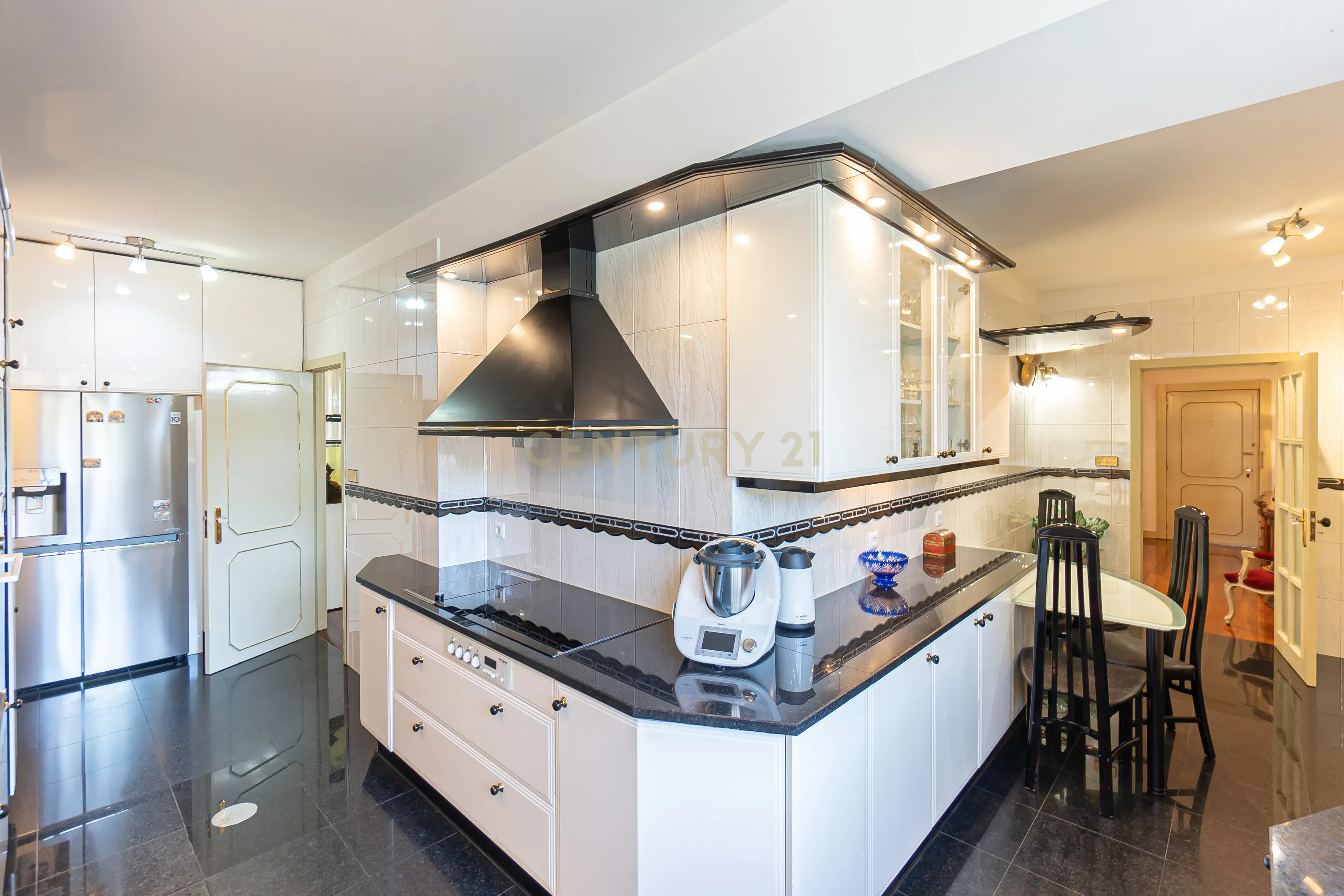 Apartamento T4+1 no Foco - Image 9