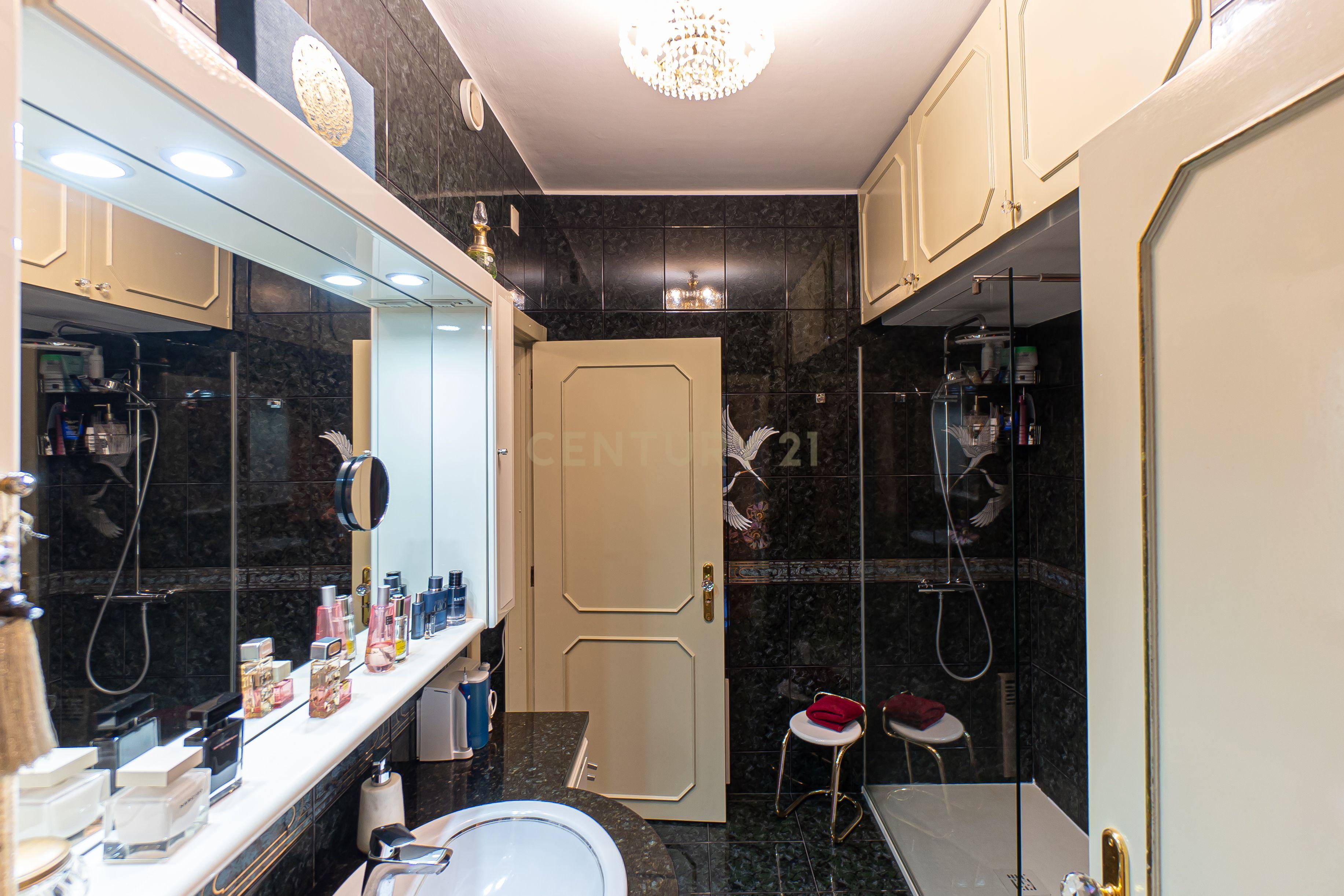 Apartamento T4+1 no Foco - Image 18