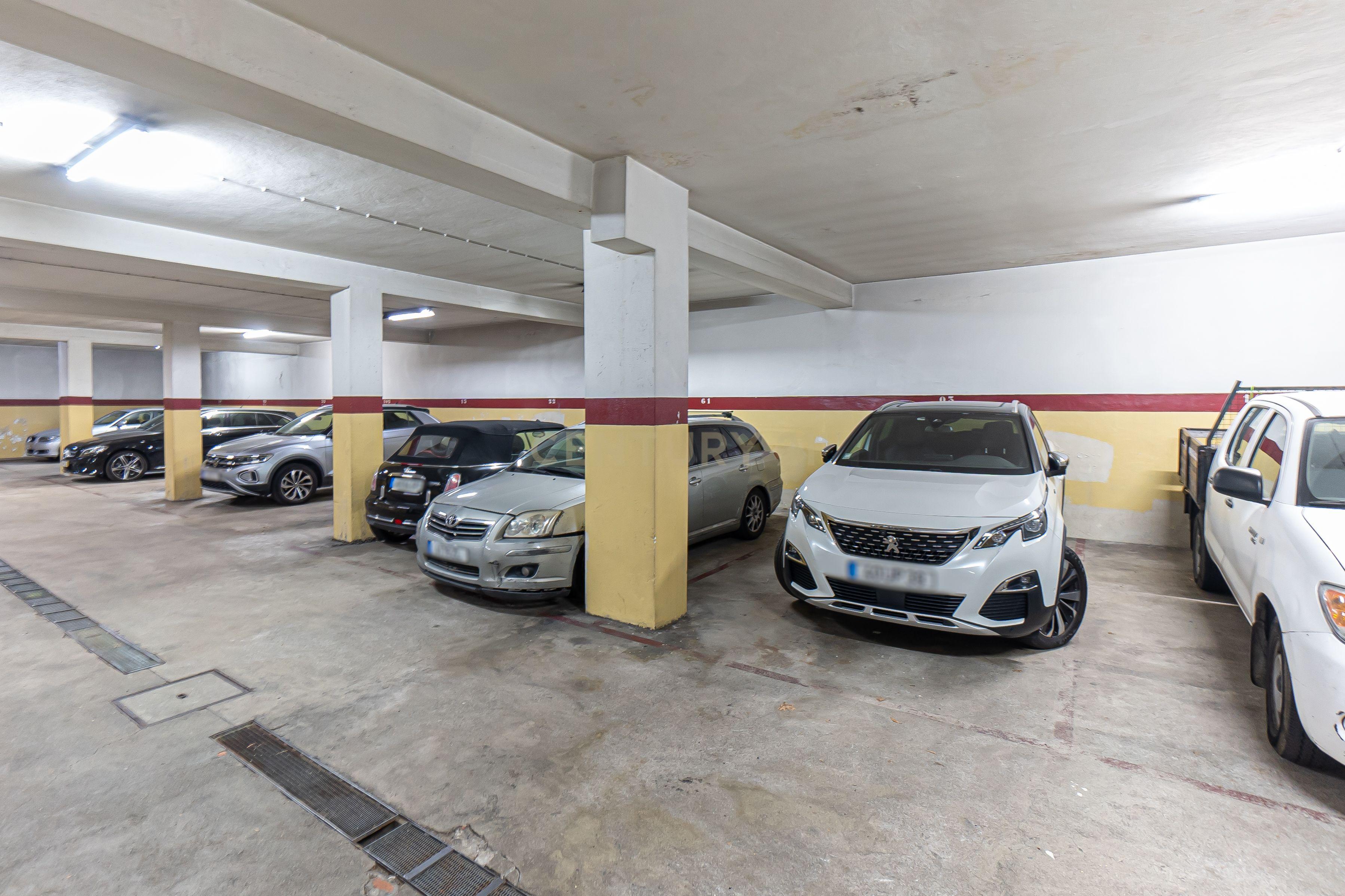 Apartamento T4+1 no Foco - Image 22
