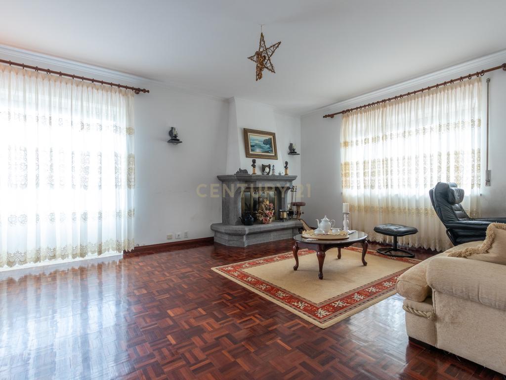 Casa Isolada com Jardim e Terraço em Vila Franca do Campo - Image 17