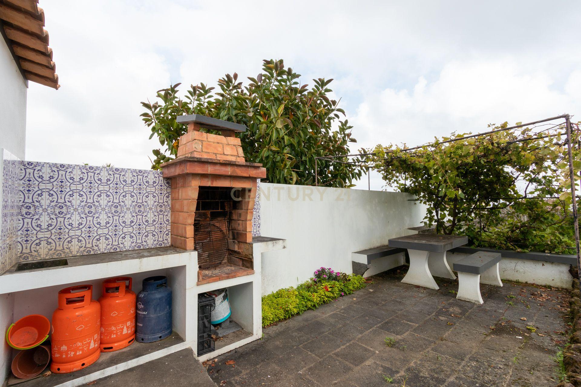 Moradia 10 assoalhadas | Vista para o mar, montanha e ilhéu de VFC | 2 andares + sótão | Terreno 1398 m2 | Vila Franca do Campo | Potencial rentabilidade - Image 12