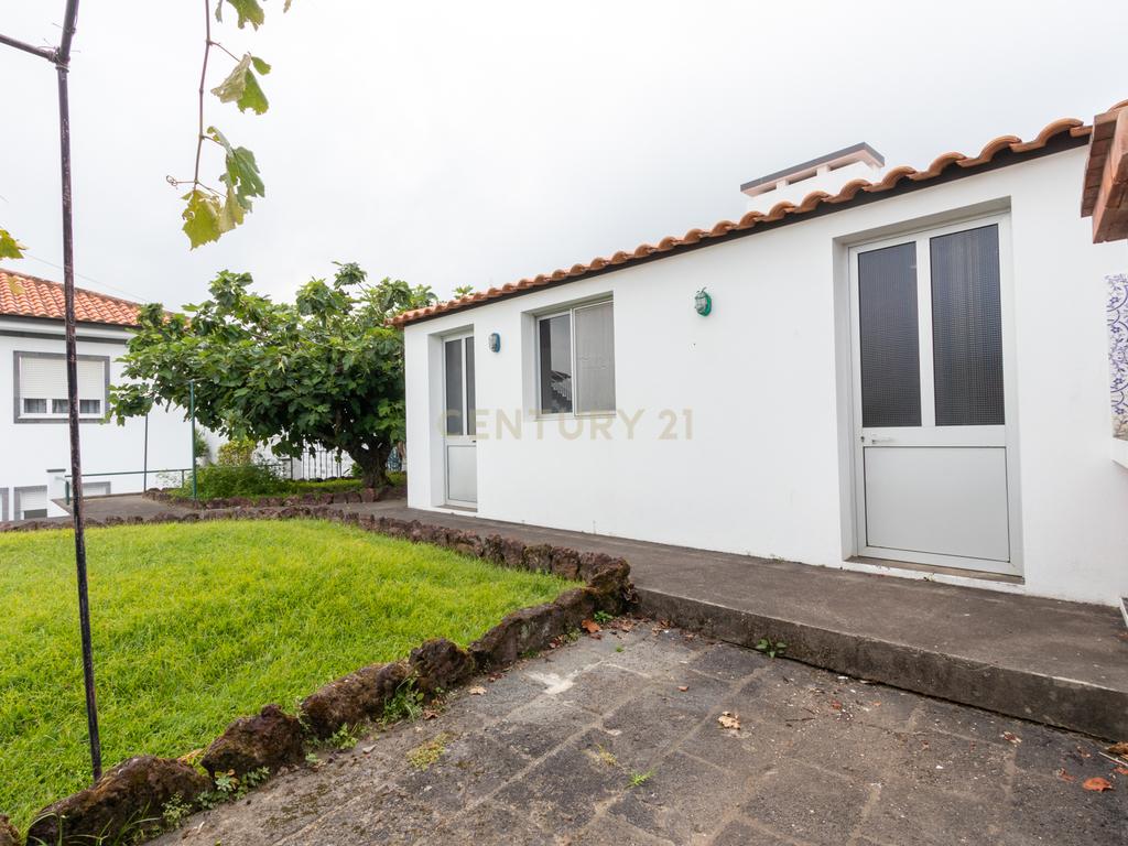 Casa Isolada com Jardim e Terraço em Vila Franca do Campo - Image 11