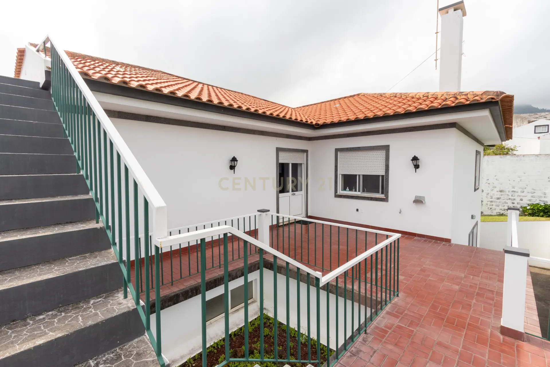 Moradia 10 assoalhadas | Vista para o mar, montanha e ilhéu de VFC | 2 andares + sótão | Terreno 1398 m2 | Vila Franca do Campo | Potencial rentabilidade - Image 14
