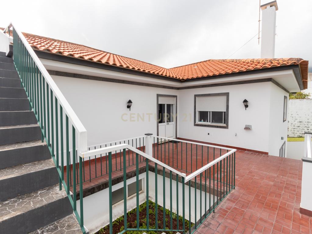 Casa Isolada com Jardim e Terraço em Vila Franca do Campo - Image 14