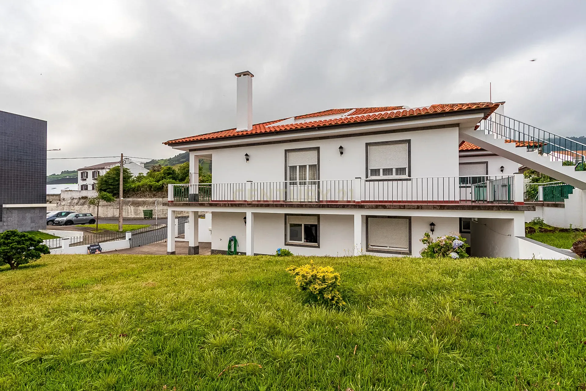 Moradia 10 assoalhadas | Vista para o mar, montanha e ilhéu de VFC | 2 andares + sótão | Terreno 1398 m2 | Vila Franca do Campo | Potencial rentabilidade - Image 5