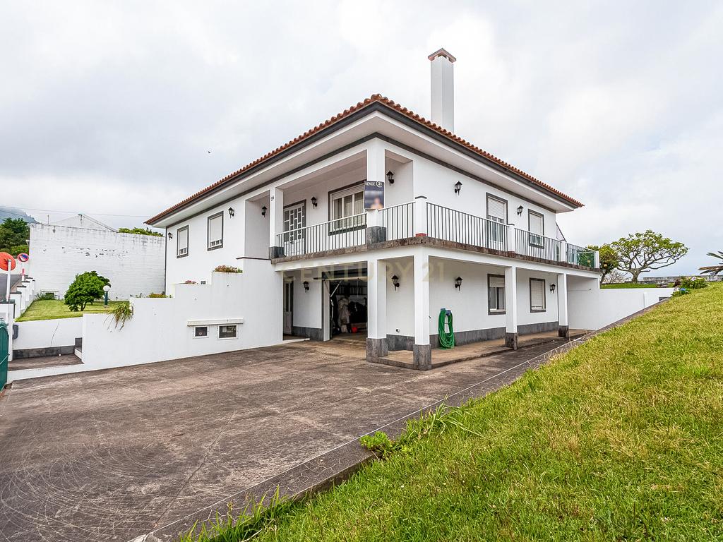 Casa Isolada com Jardim e Terraço em Vila Franca do Campo - Image 4