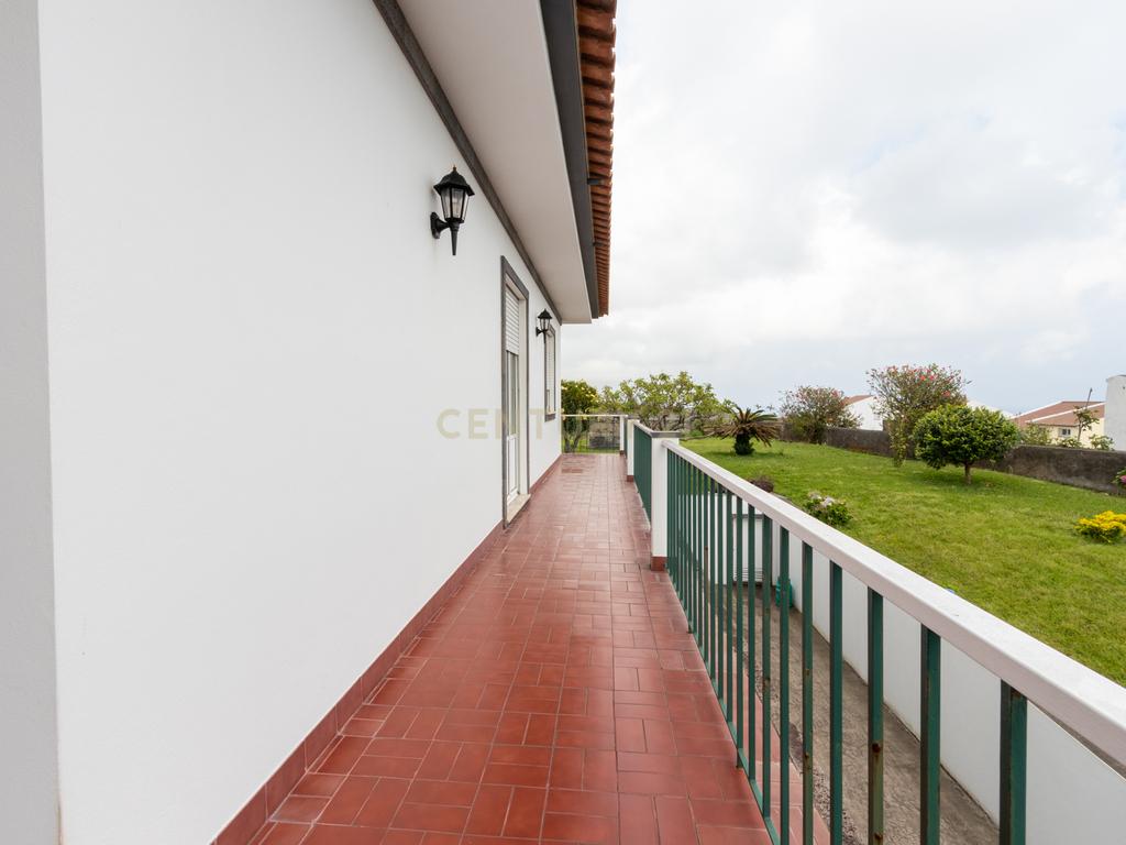Casa Isolada com Jardim e Terraço em Vila Franca do Campo - Image 15