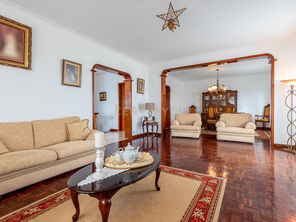 Casa Isolada com Jardim e Terraço em Vila Franca do Campo - Image 20
