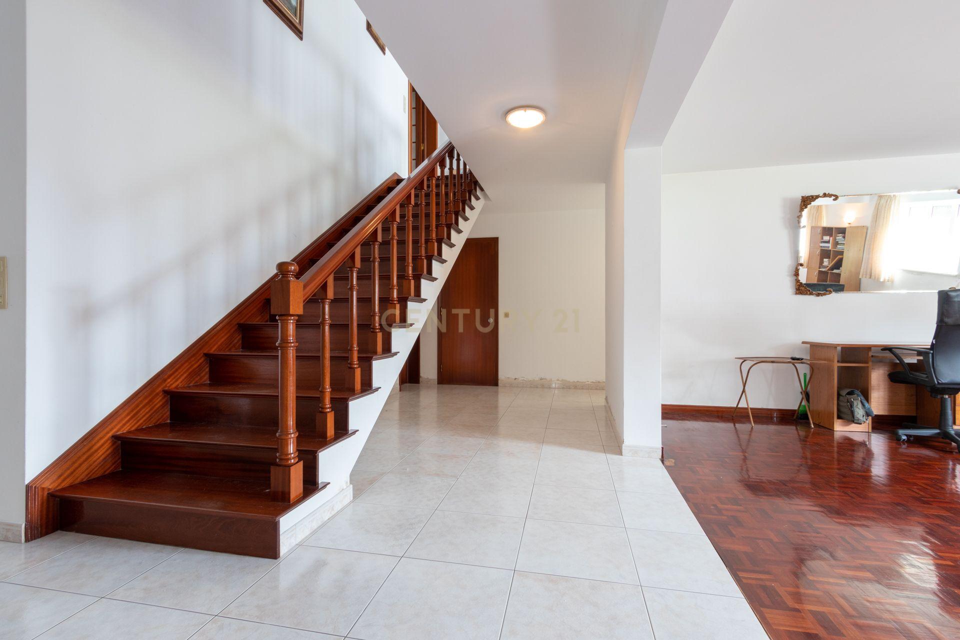 Moradia 10 assoalhadas | Vista para o mar, montanha e ilhéu de VFC | 2 andares + sótão | Terreno 1398 m2 | Vila Franca do Campo | Potencial rentabilidade - Image 35