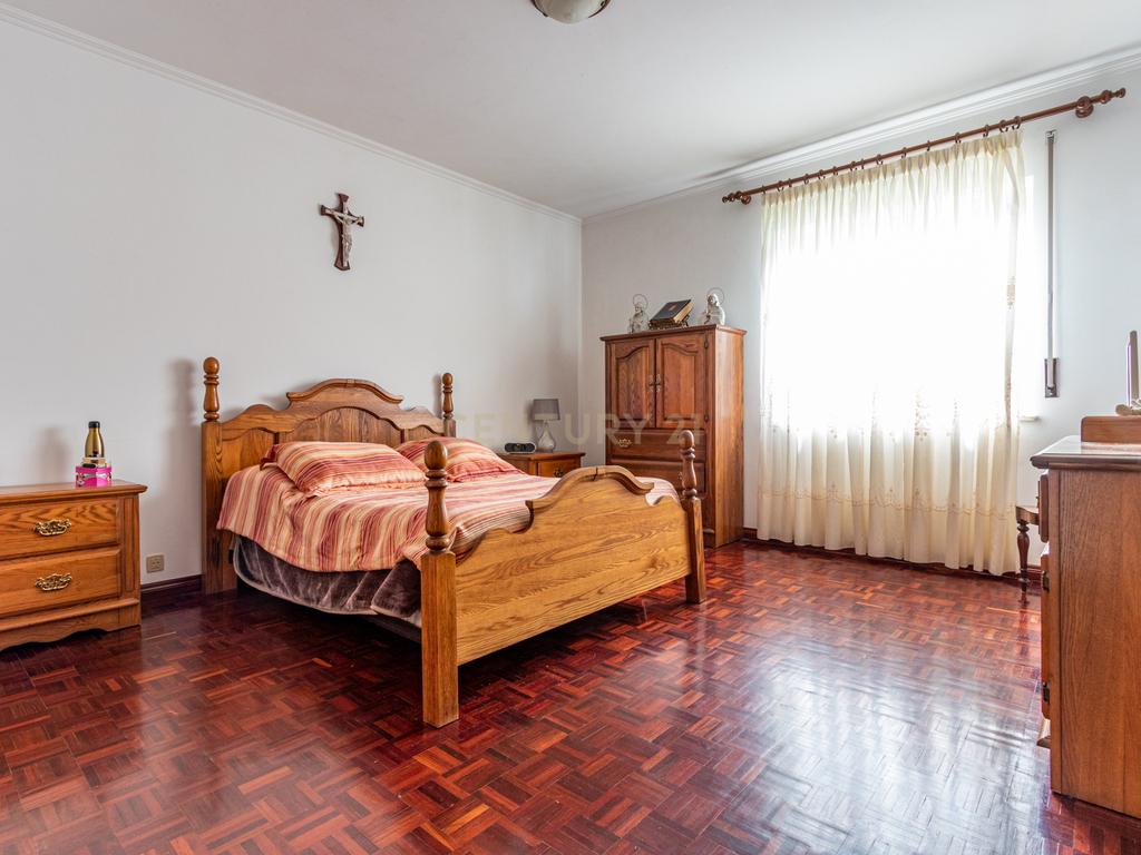 Casa Isolada com Jardim e Terraço em Vila Franca do Campo - Image 23
