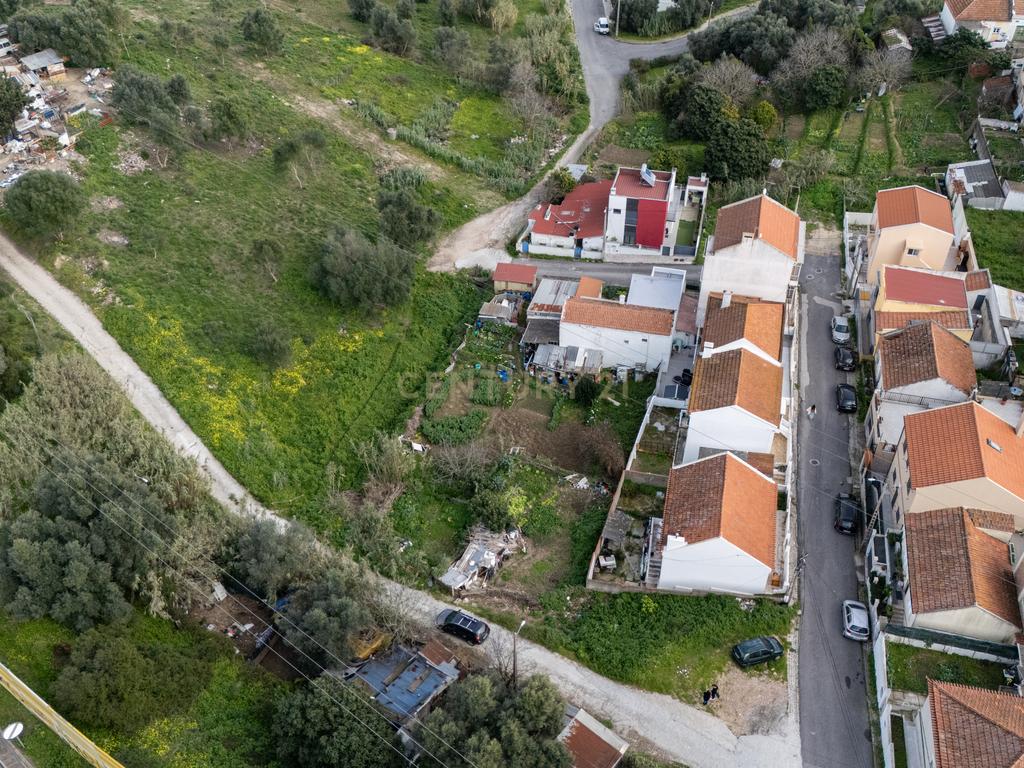 Terreno para Construção em Via Rara - Santa Iria da Azóia - Image 1