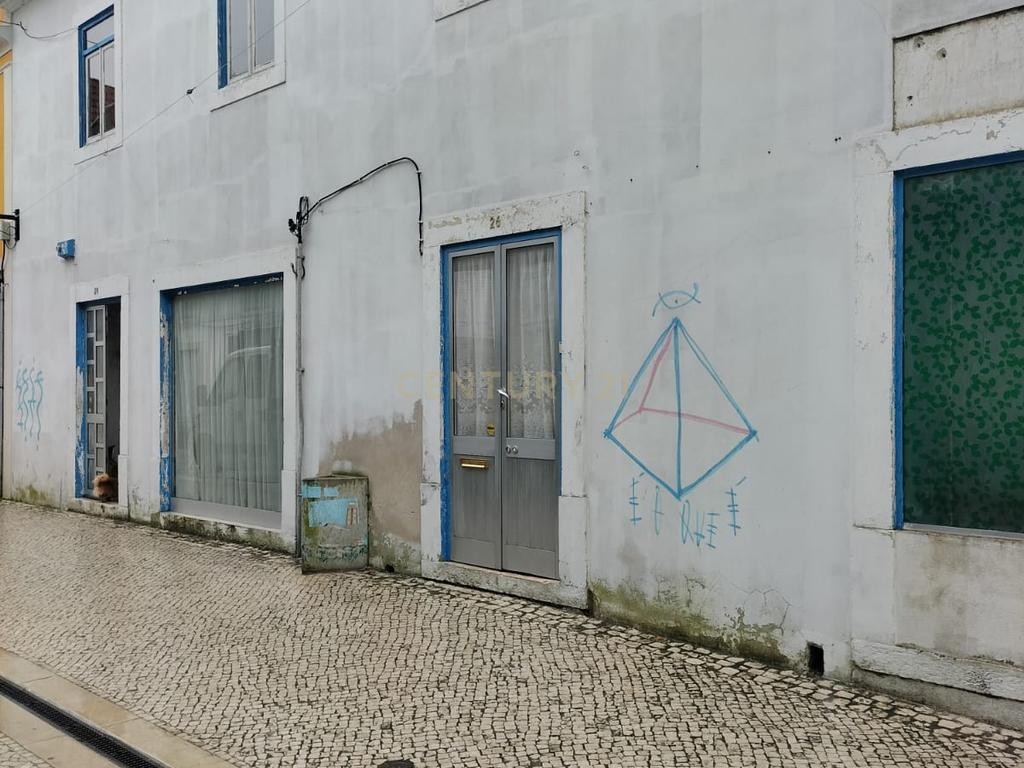 Edifício Espaçoso em Marinha Grande - Oportunidade Única! - Image 17