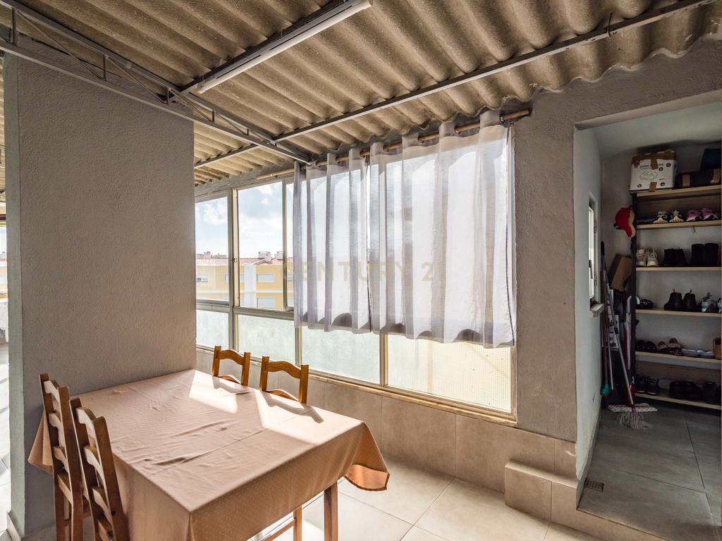 Duplex Renovado com Terraços em Mem-Martins - Image 30
