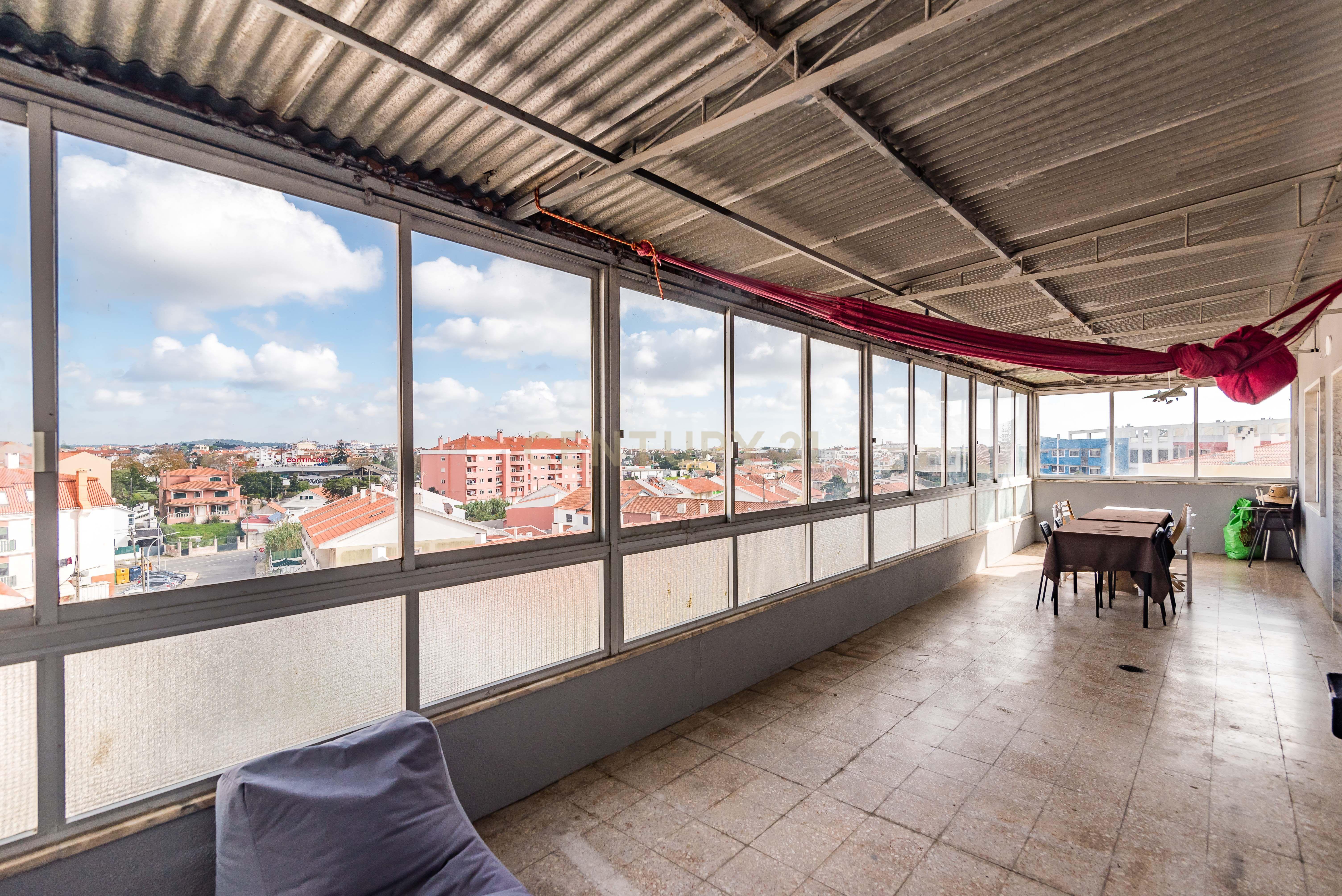 Duplex Renovado com Terraços em Mem-Martins - Image 42