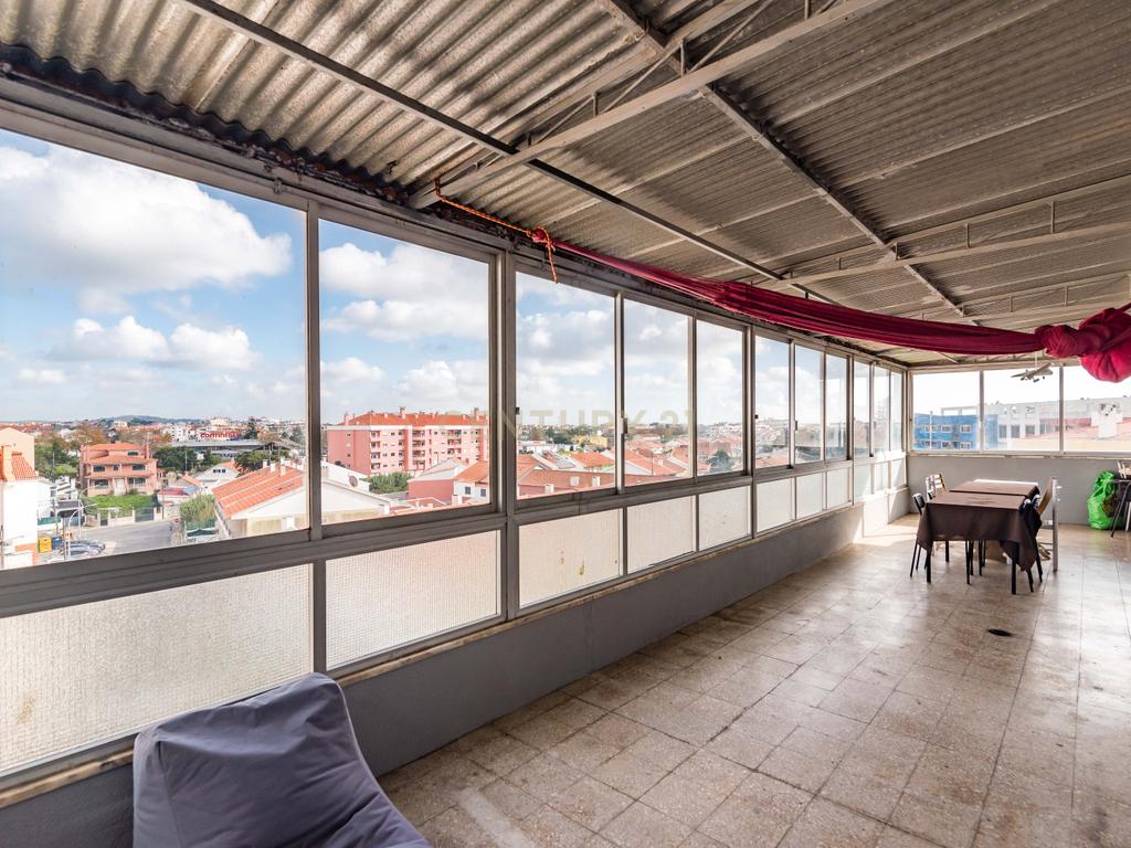 Duplex Renovado com Terraços em Mem-Martins - Image 42