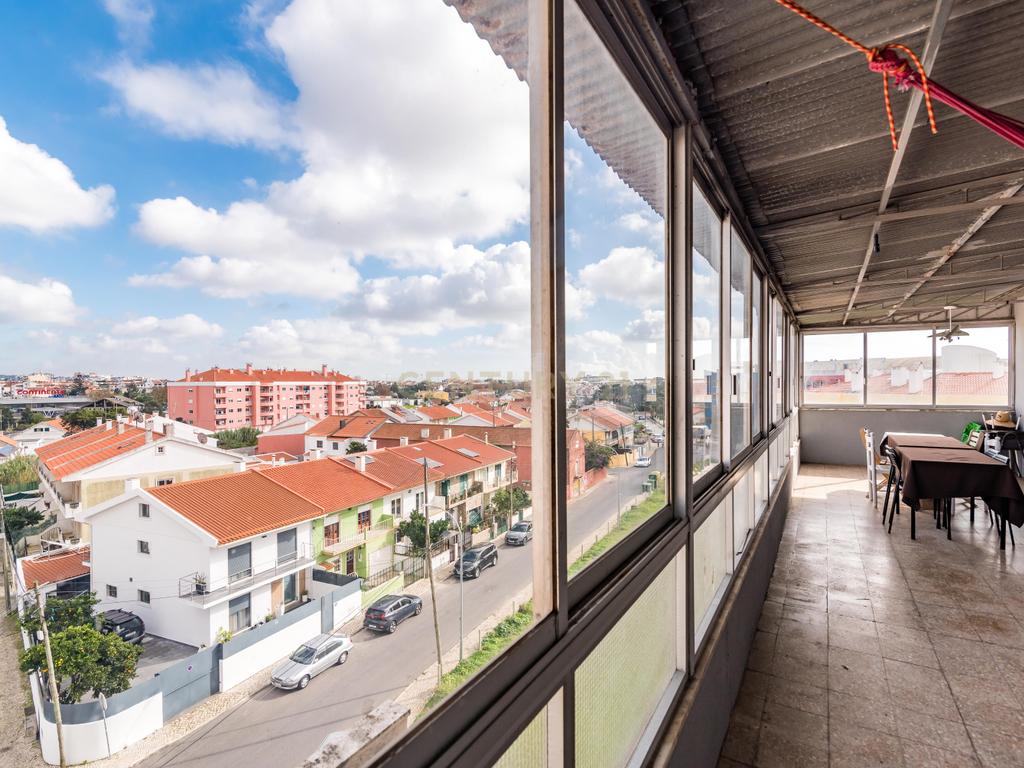 Duplex Renovado com Terraços em Mem-Martins - Image 44