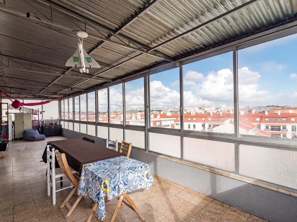 Duplex Renovado com Terraços em Mem-Martins - Image 46