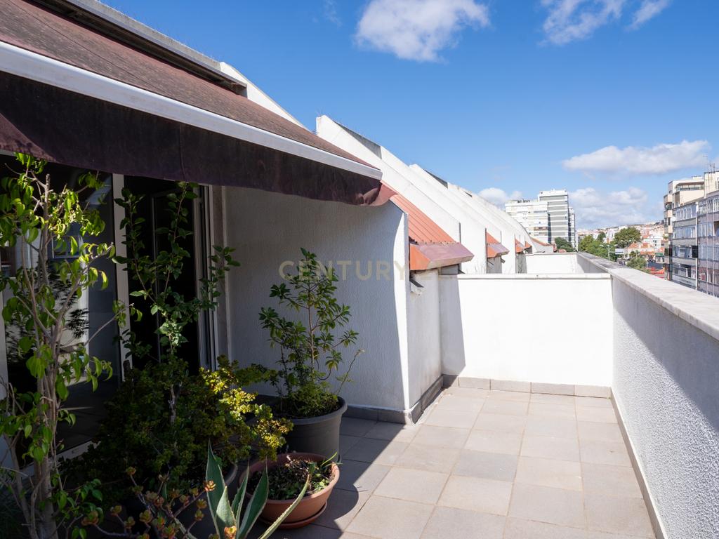 Apartamento com Terraço T2  de Charme em Benfica - Excelência e Conforto - Image 64