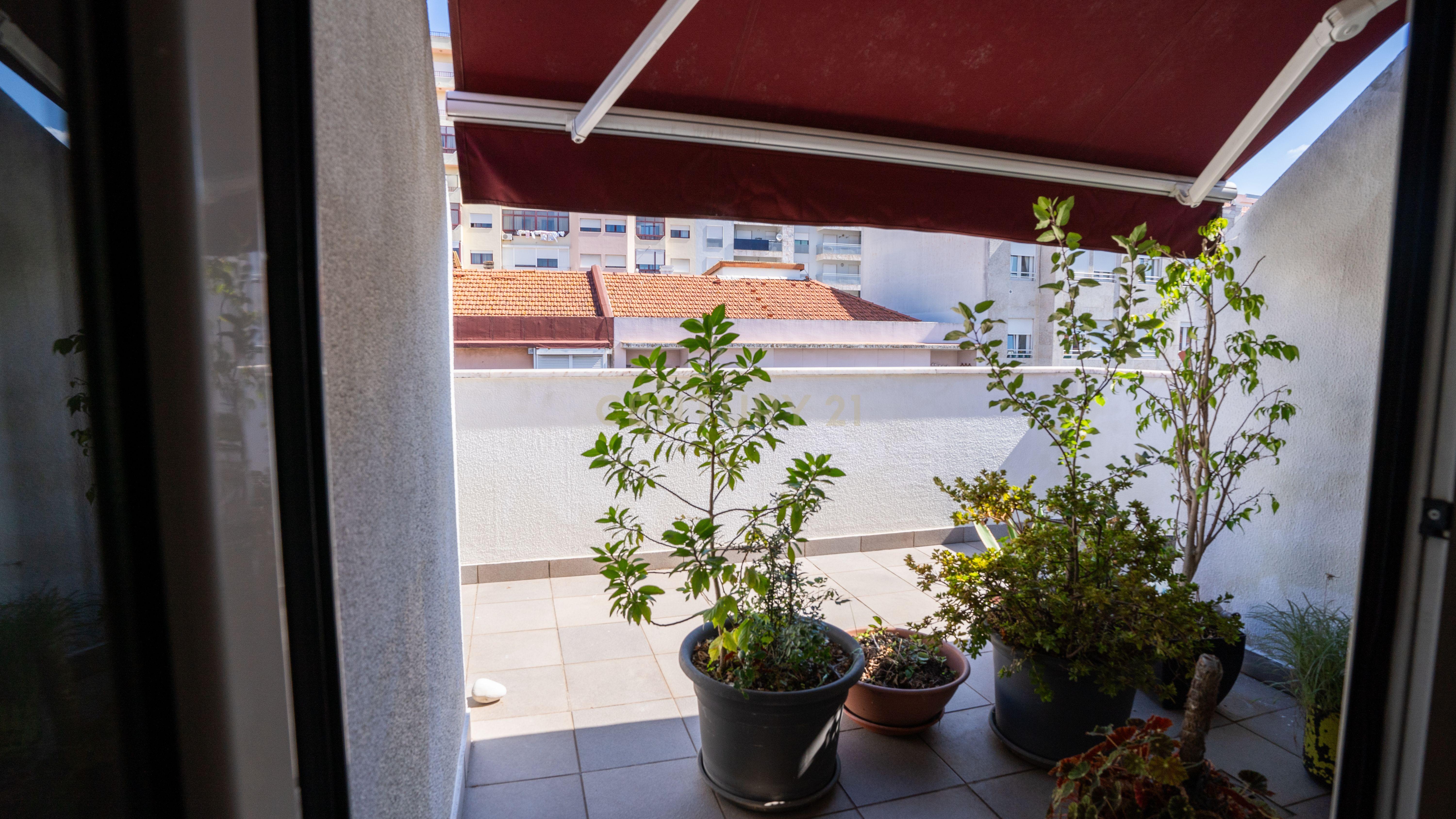 Apartamento com Terraço T2 de Charme em Benfica - Excelência e Conforto - Image 69