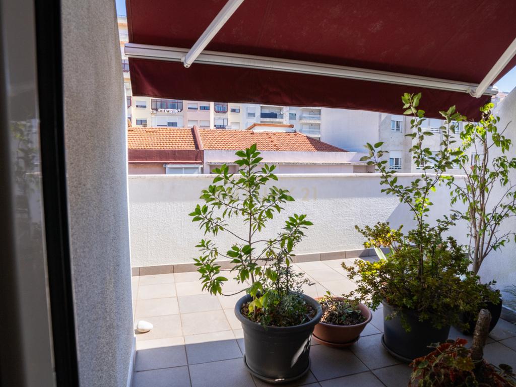Apartamento com Terraço T2  de Charme em Benfica - Excelência e Conforto - Image 69