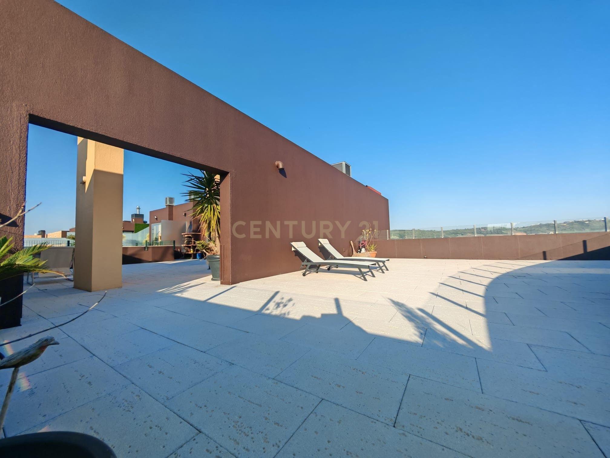 Penthouse | T4+1 | Terraço com Churrasco | Box | Infantado - Image 2