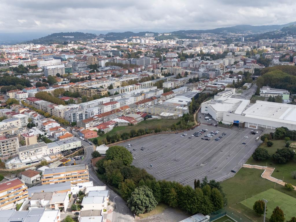 Terreno para um hotel de 70 quartos com um segundo edifício para serviços - Image 23