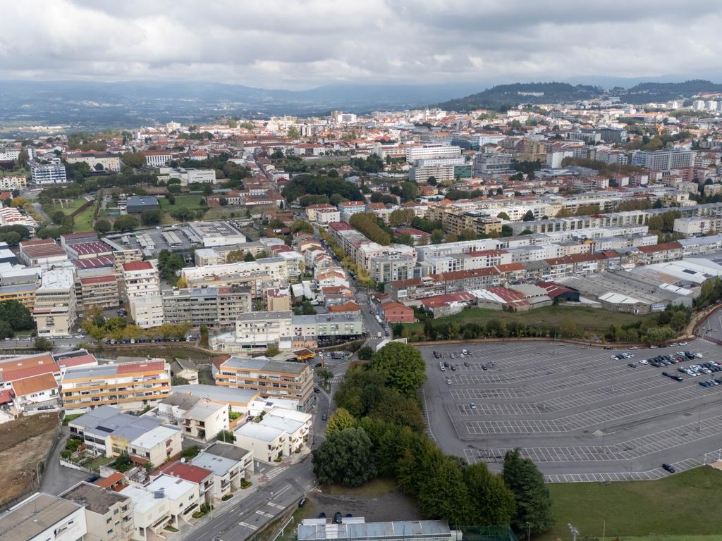 Terreno para um hotel de 70 quartos com um segundo edifício para serviços - Image 17
