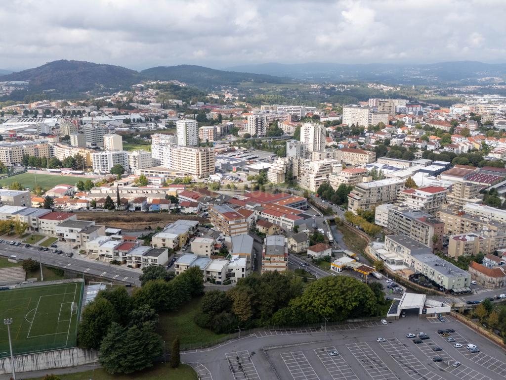 Terreno para um hotel de 70 quartos com um segundo edifício para serviços - Image 25