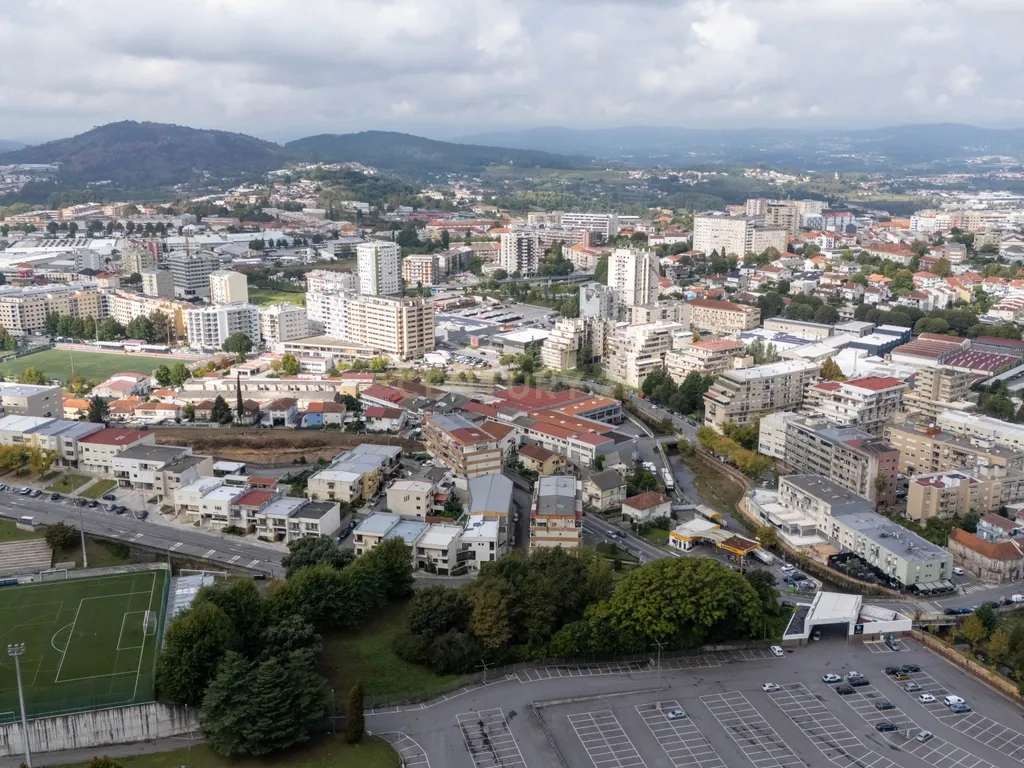 Terreno para um hotel de 70 quartos com um segundo edifício para serviços - Image 25