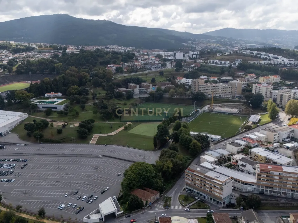 Terreno para um hotel de 70 quartos com um segundo edifício para serviços - Image 28