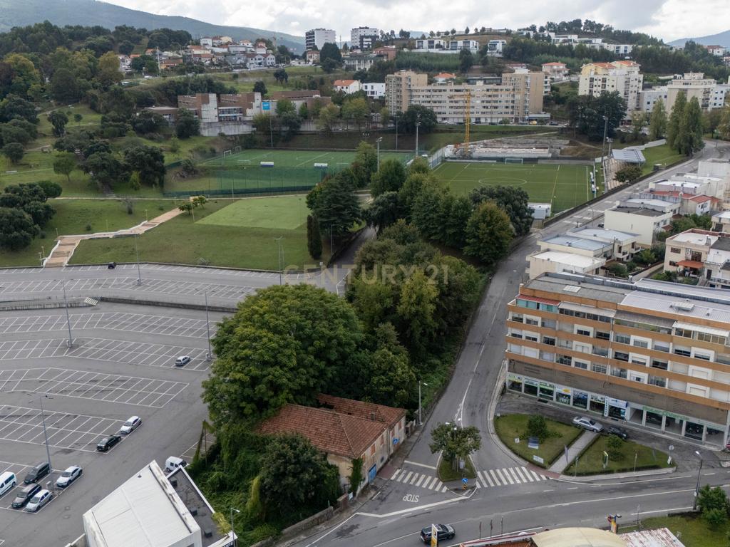 Terreno para um hotel de 70 quartos com um segundo edifício para serviços - Image 21