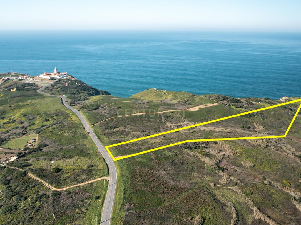 "Oportunidade única de adquirir o último lote de terreno disponível no ponto mais ocidental da Europa, onde a terra acaba e o mar começa, com este terreno não urbanizável de 15000m2 em Cabo da Roca, Praia da Ursa, Azoia, Sintra." - Image 10
