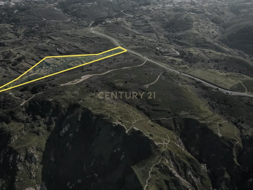 "Oportunidade única de adquirir o último lote de terreno disponível no ponto mais ocidental da Europa, onde a terra acaba e o mar começa, com este terreno não urbanizável de 15000m2 em Cabo da Roca, Praia da Ursa, Azoia, Sintra." - Image 6