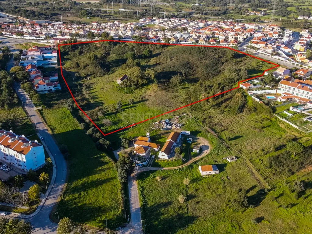 Terreno em Setúbal com PIP aprovado para 44 lotes - Image 1
