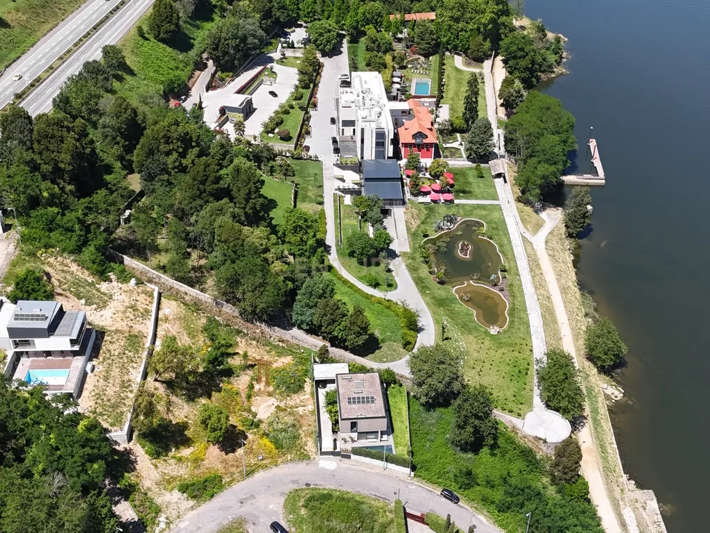 Terreno de 2000m² com Vista para o Douro e Projeto Aprovado Luxo e tranquilidade ao lado do Vinha Boutique Hotel - Image 25