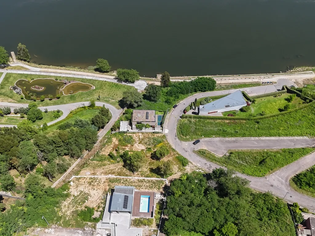 Terreno de 2000m² com Vista para o Douro e Projeto Aprovado Luxo e tranquilidade ao lado do Vinha Boutique Hotel - Image 12