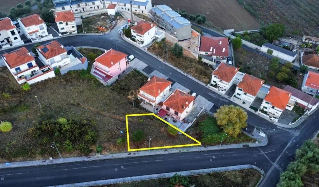 Excelente Terreno Urbano Para Construção | Batalha - Leiria - Image 1