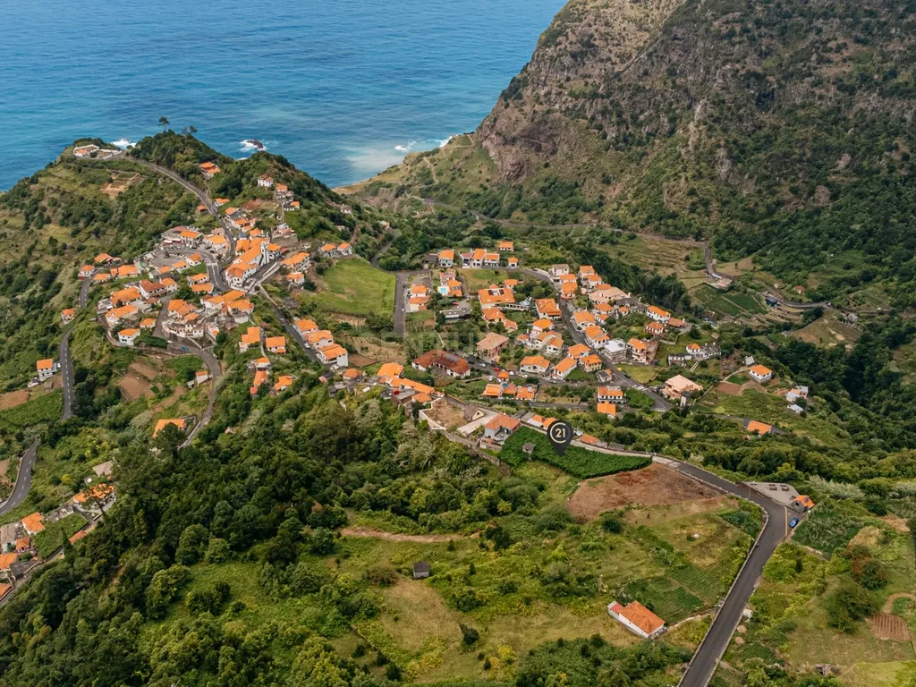 Terreno Rústico com Potencial de Construção, Localizado em Boaventura – São Vicente - Image 1