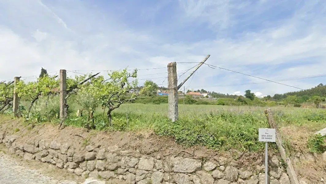 Terreno para construção em Milhundos, Penafiel - Image 1