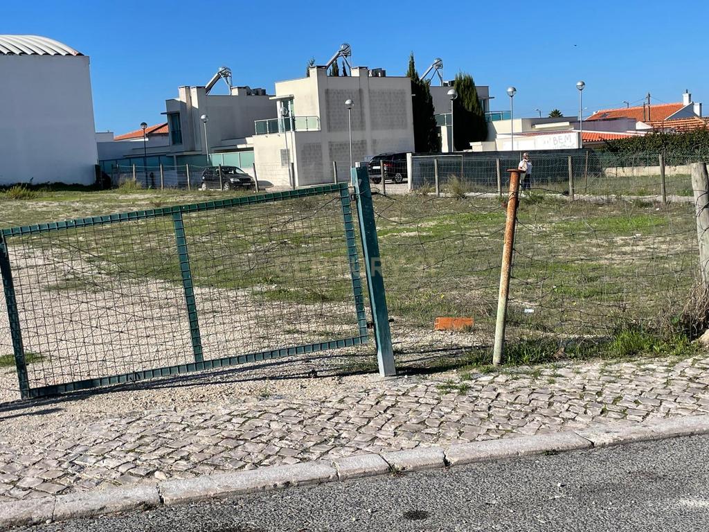 Terreno para 5 Fogos perto da Praia do Meco - Image 3