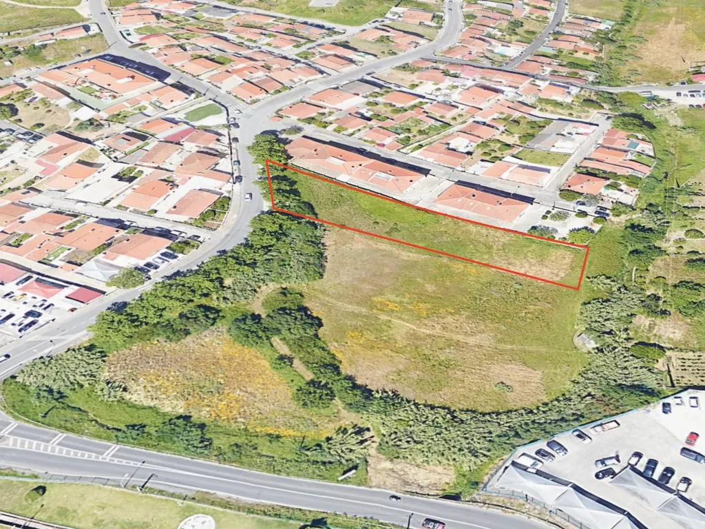 Terreno Urbano com 2400m2 em Rio de Mouro - Image 4