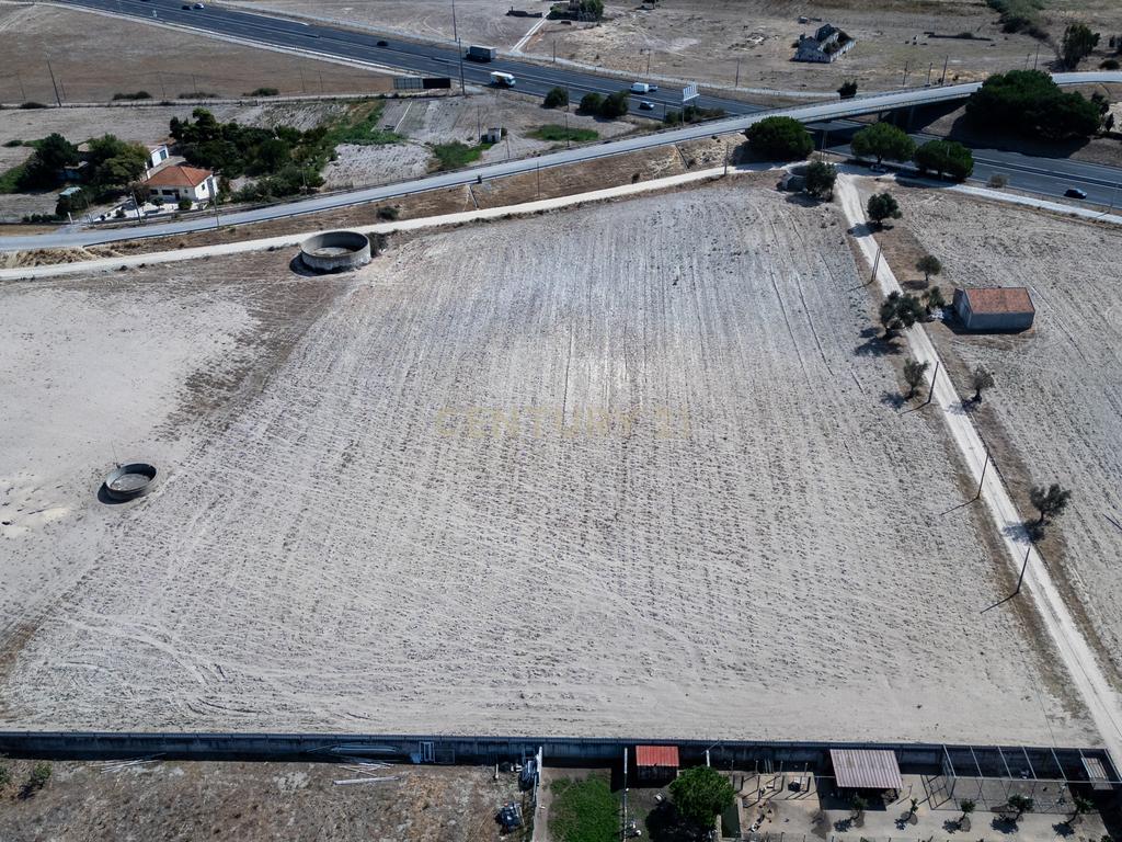 Montijo - Terreno Rústico em Sarilhos Grandes com acesso rápido à A33 - Image 2
