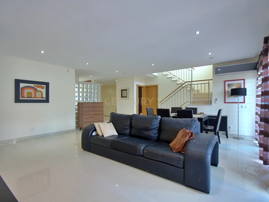 Moradia T3 com possibilidade de AL em São Rafael, Albufeira - Image 13
