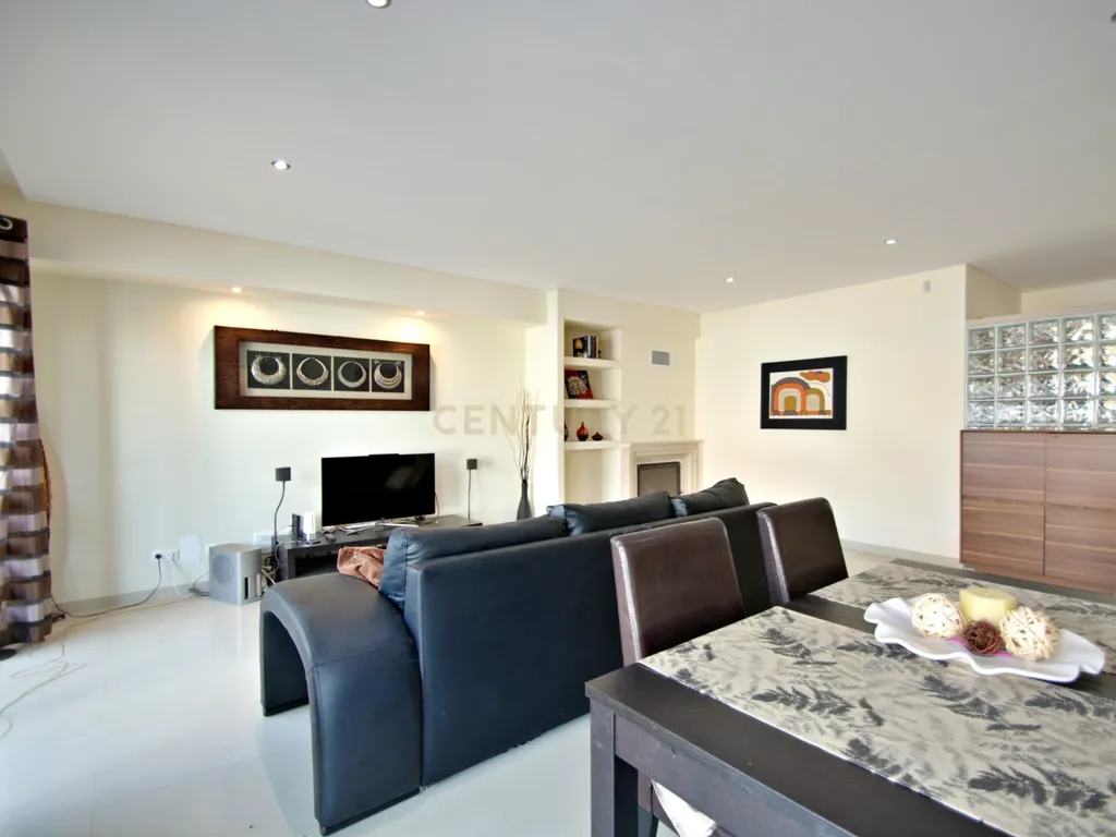 Moradia T3 com possibilidade de AL em São Rafael, Albufeira - Image 12