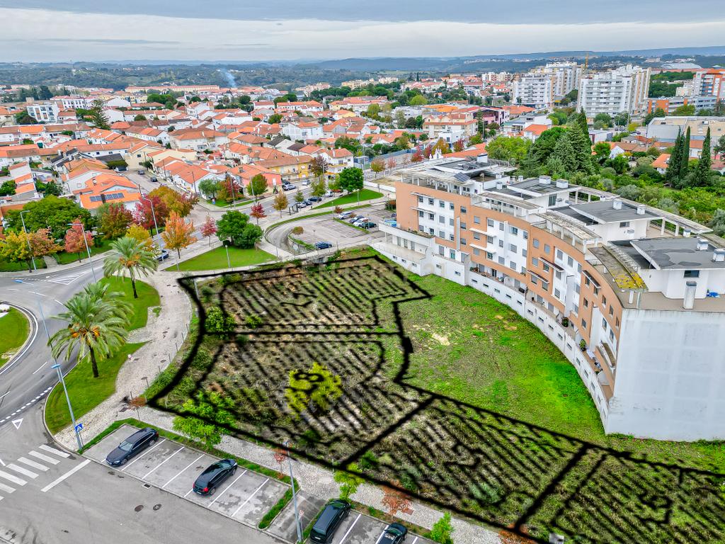 Torres Novas – Terreno para construção de Edifício. - Image 1