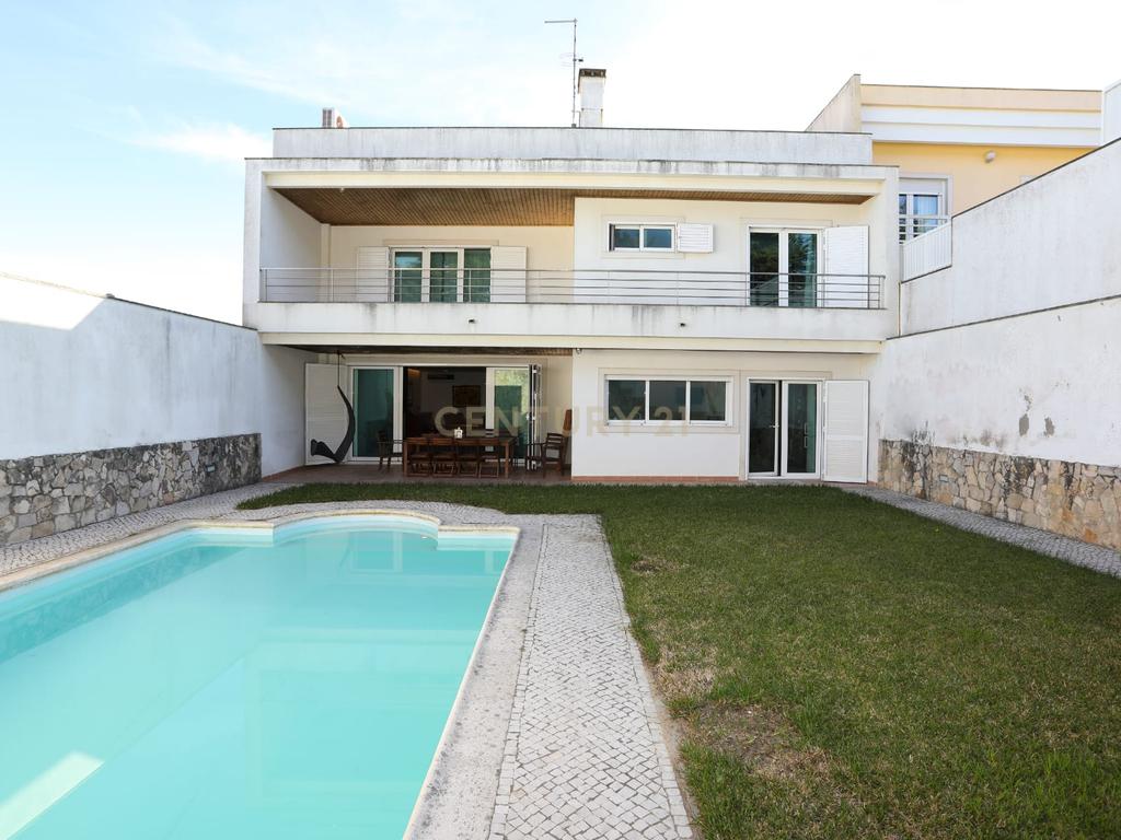Moradia em Caneças, com piscina, sótao e um anexo com churrasqueira e quarto independente - Image 36