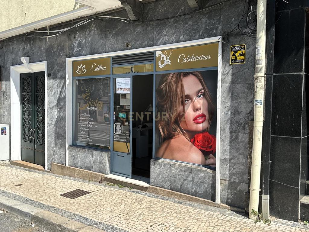 Venda de Negócio de Cabeleireiro e Estética no Centro do Porto - Image 2